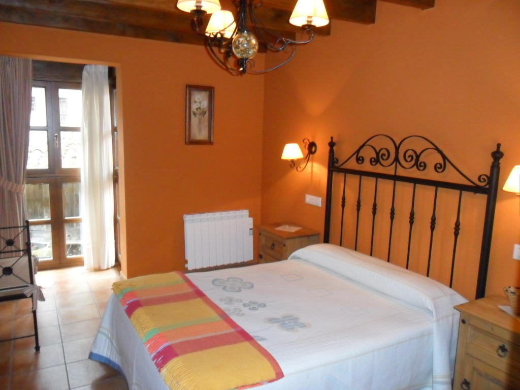 Apartamentos Rurales Los Villares Colunga Chambre photo